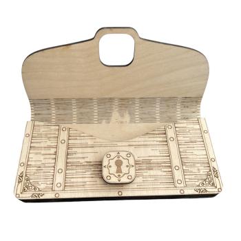 Holz Umschlag aus hellem Sperrholz mit gelasertem Schriftzug „Happy Birthday“